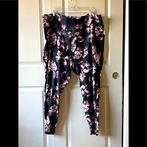Torrid Floral Active Legging Size 6